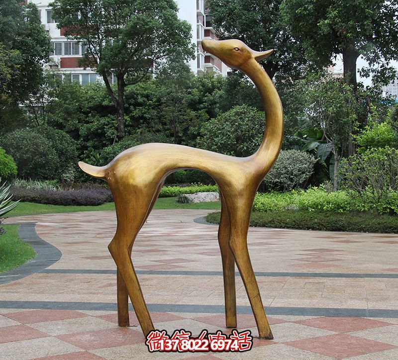 “不銹鋼梅花鹿雕塑，為公園增添藝術氣息”